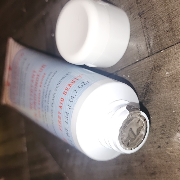 🆕️ First Aid Beauty Deep Cleanser With Red Clay - Picture 2 of 2